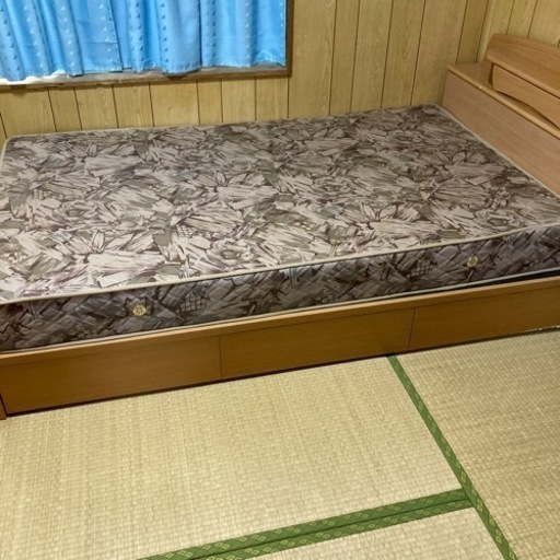 セミダブルベッド　引出し付