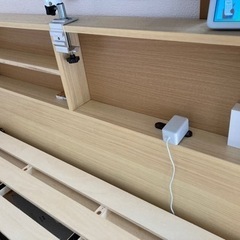 木製　コンセント付きセミダブルベッド　アイリスオーヤマの画像