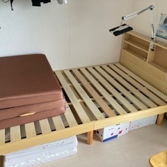木製　コンセント付きセミダブルベッド　アイリスオーヤマの画像