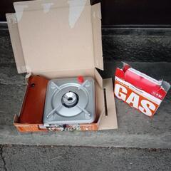 イワタニ　小型ガスカセットコンロ　ガス３本付き