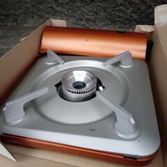 イワタニ　小型ガスカセットコンロ　ガス３本付きの画像