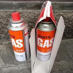 イワタニ　小型ガスカセットコンロ　ガス３本付きの画像