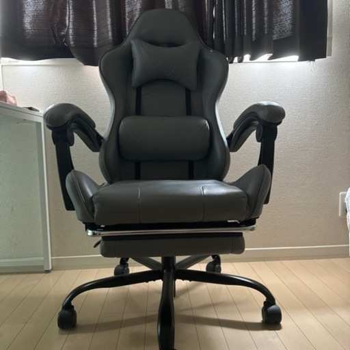 フットレスト付きリクライニングゲーミングチェア