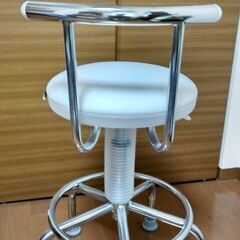 イス　座面高さ調節付きほとんど未使用の画像