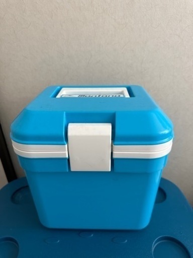 クーラーボックス　水色　ペットボトル6本