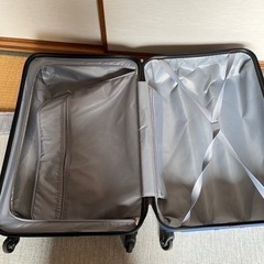 キャリーケース
