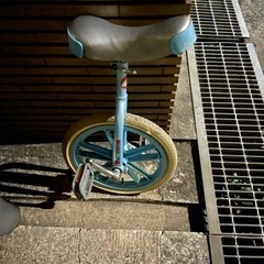 11月中
20%OFFにしました。一輪車。タイヤの空気がなくてぺったんこ。の画像