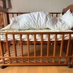 『美品』プーさんベビーベッド＆ディズニーベビー布団セット【おまけ付き】 の画像