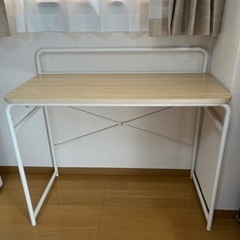 おしゃれな作業テーブルの画像