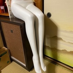 女性マネキン座りポーズ下半身のみ