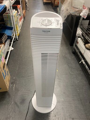 ☆中古￥1,500！TEKNOS　タワー扇風機　家電　TF-820(W)型　2018年製　【BG140】