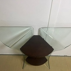 希少　羽のようなガラステーブルの画像