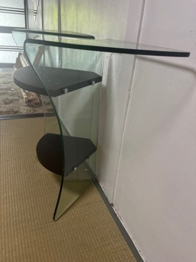 希少　羽のようなガラステーブル