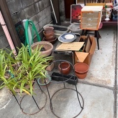 全部タダ‼️現地での早い物勝ち‼️テレビ台、本棚、収納棚、イス、...
