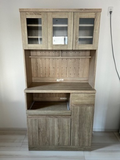 キッチンの収納棚／食器棚／カップボード