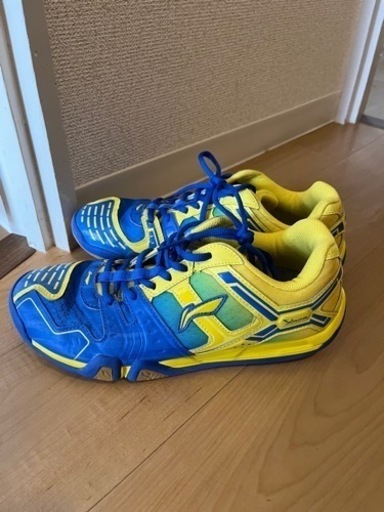 美品　バトミントンシューズ