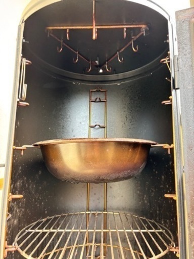 大型 燻製器 ニジマスを燻製に