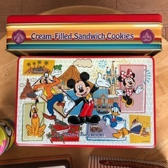 ディズニー　ユニバーサル　空き箱1個
空き缶　8個の画像