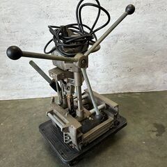 【HITACHI】 日立工機 電気角ノミ 30mm K-30 建築 100V 木工 電動工具 のみ N0232の画像