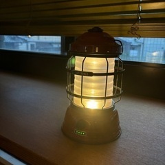 アンティークな佇まいのBAREBONESのランタンの画像