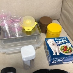 キッチン用品　色々　セット　瓶　タッパー　シリコンスチーマー等の画像