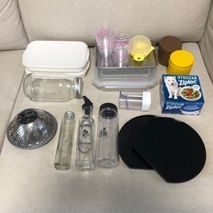 キッチン用品　色々　セット　瓶　タッパー　シリコンスチーマー等