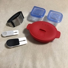 キッチン用品　色々　セット　瓶　タッパー　シリコンスチーマー等の画像