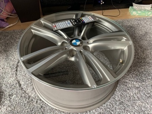 19inホイールをオシャレにガラステーブルに出来ます。