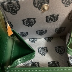 awesometiger 二つ折り財布の画像