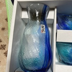 涼しげ　酒器セット　お盆に　とっくりニコ、ぐい飲み5個、新品　の画像