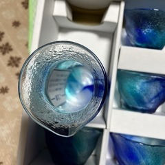 涼しげ　酒器セット　お盆に　とっくりニコ、ぐい飲み5個、新品　の画像