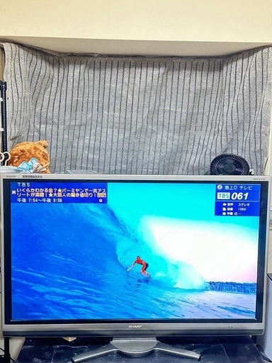 SHARP AQUOS世界の亀山モデル52インチ大画面！