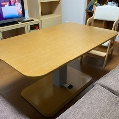 ダイニングテーブルの画像
