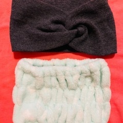 半袖Tシャツとヘアバンドの4点の画像