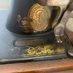 【SINGER】 シンガー アンティークミシン 手回しミシン アカンサス模様 希少品 ケース付 現状品 ヴィンテージ N0236の画像