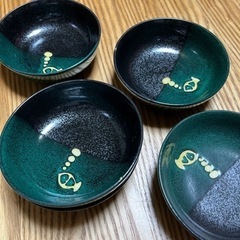 黒とグリーンの深皿