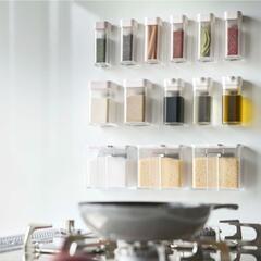 【バラ売り可】山崎実業 小麦粉＆スパイスボトル 調味料入れ 塩コショウ マグネット towerの画像