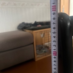 木製ブラックチェアの画像