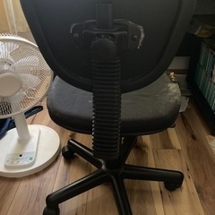 イス　黒　デスクチェアーの画像