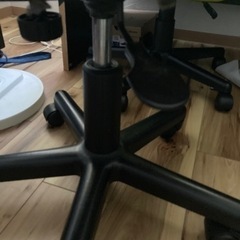 イス　黒　デスクチェアーの画像