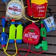 水鉄砲4つと盾2つ