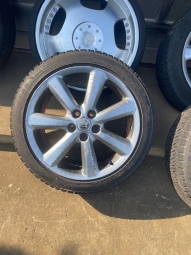 車のパーツ タイヤ、ホイール