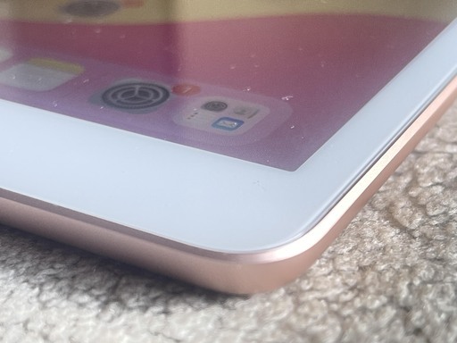 ipad ８世代 wifi gold １２８GB　バッテリー容量８１％　美品