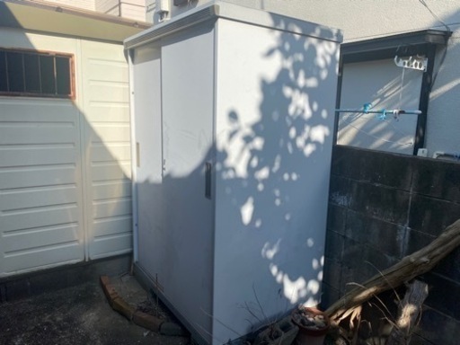 中古イナバ　物置　高さ約1800×横約1350×奥行900
