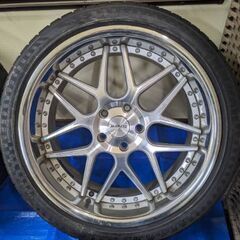 車タイヤ·ホイールセット20インチ（スペーサー付き）の画像