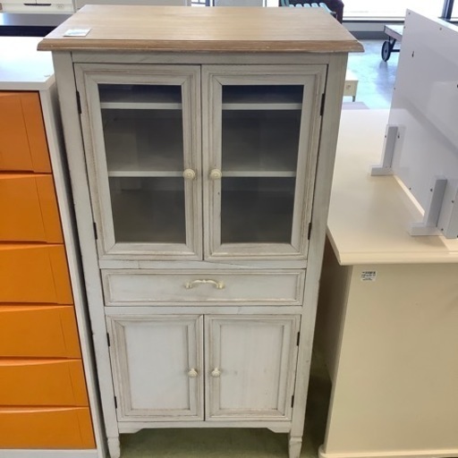 カントリー調食器棚