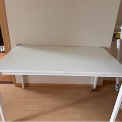 IKEA メルトルプ ダイニングテーブルの画像