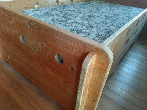 木製ベッド（杉無垢板）安価でお譲りします。