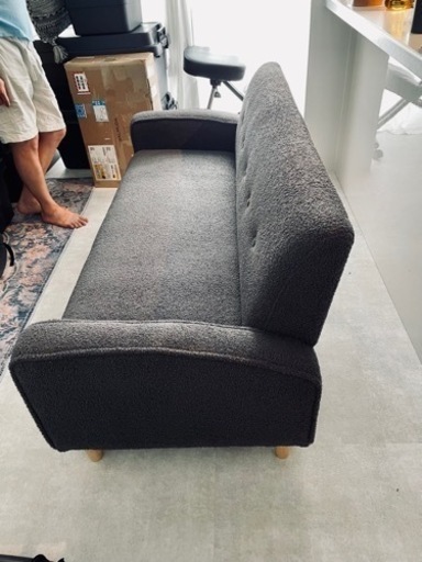 2024 ︎3ヶ月間週末1日のみ使用のコンパクトな2名掛けソファ︎2024年4