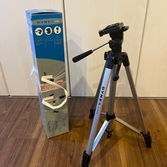 DYNEX  カメラ三脚　定価25000円